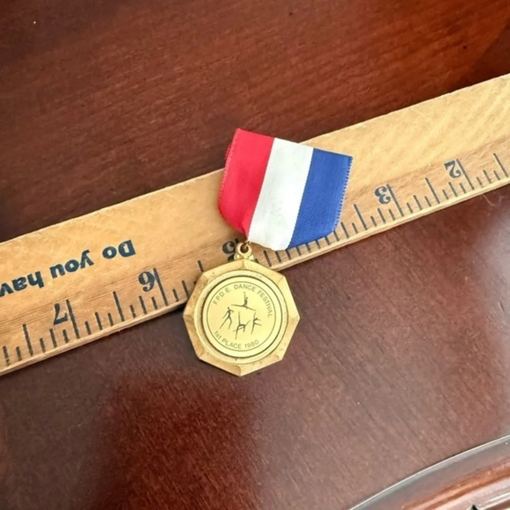 Vintage 1980 1st place brooch